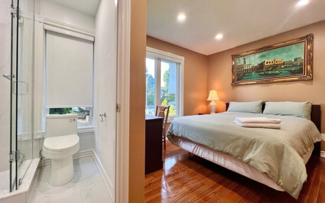 Cozy Home Near Transit & Hillcrest Mall with Free Parking