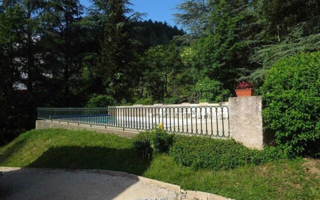 Curistes - Ardèche: location de vacances avec piscine à  Vals les Bain