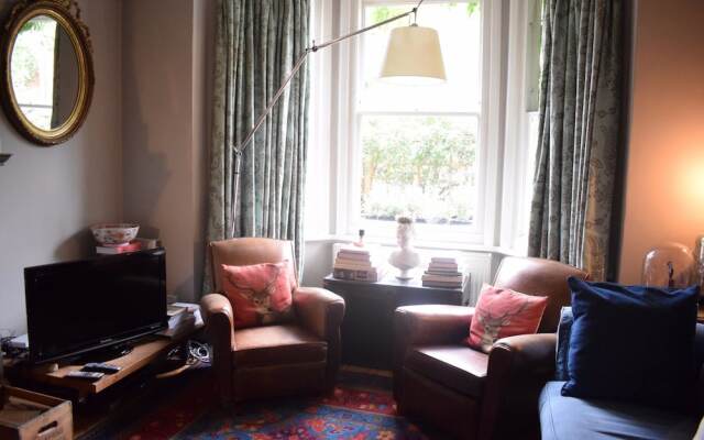 Spacious Home Located in Ladbroke Grove