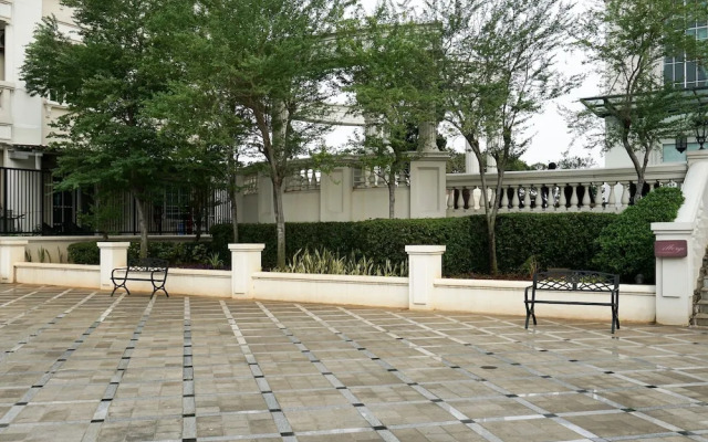 The Classic 2BR Belleza Apartment