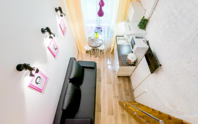 Апартаменты Studio Unua Letero (Студио Унуа Летеро) на набережной реки Фонтанки