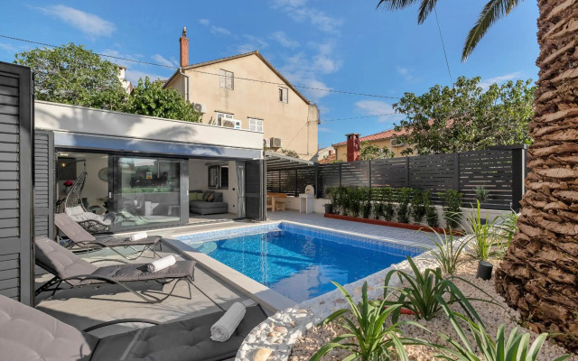 Lulani pool apartment