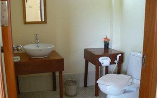 Baan Thai Damnoen Canal House Resort