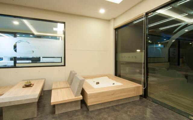 Zenith Residence Hotel