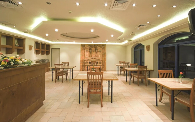 Delmon Suites