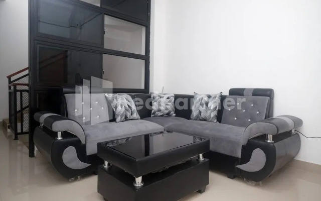 River House Mitra RedDoorz