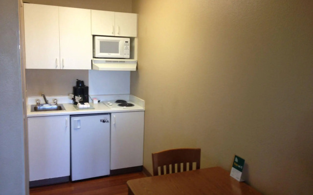 HomeTowne Studios by Red Roof Denver - Thornton