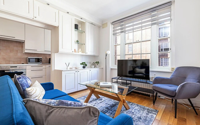 Modern 2 Bedroom Flat Near Queensway