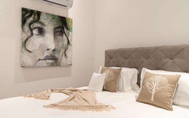 Eleven, Boutique luxury house & garden
