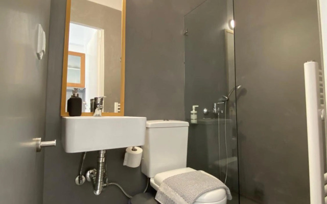 Small Gem Studio Athens, next to metro nomismatokopeio