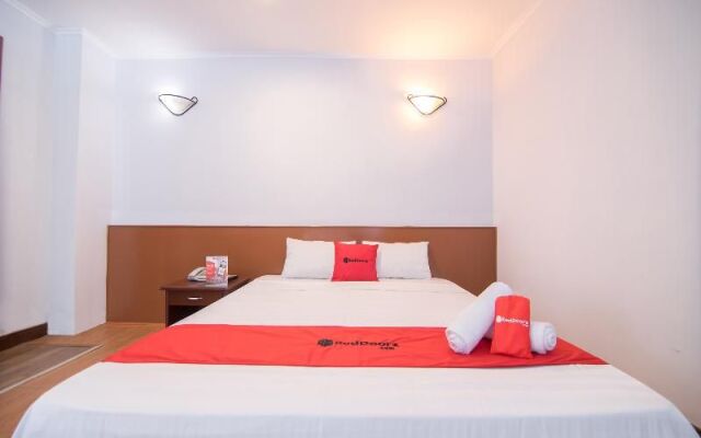RedDoorz Plus Near Van Mieu Quoc Tu Giam