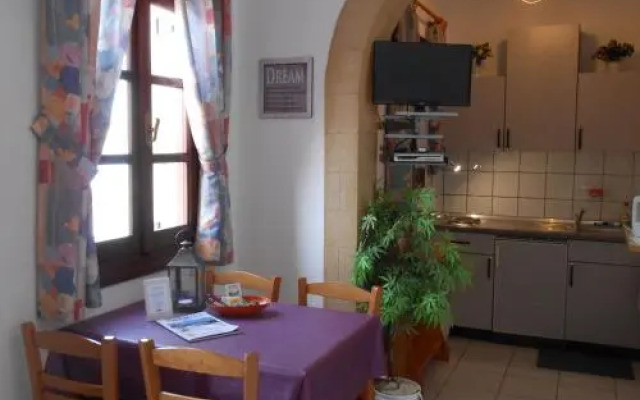 Sea View Apartments by Susi & Sofia