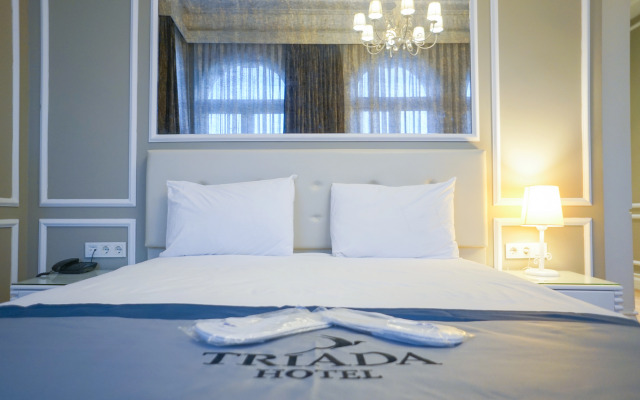 Triada Hotel