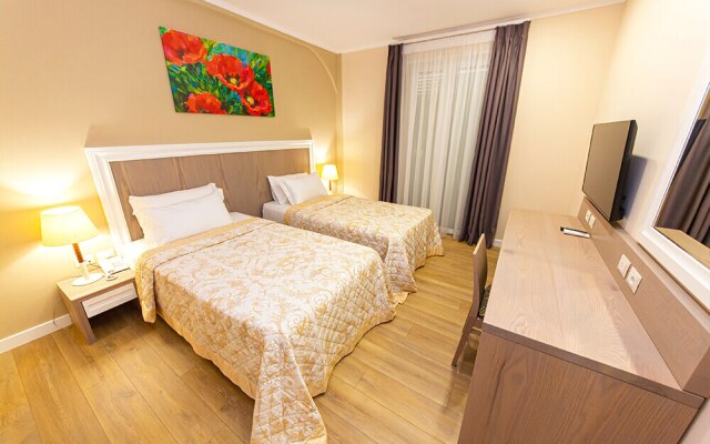 F And M Hotel Tirana