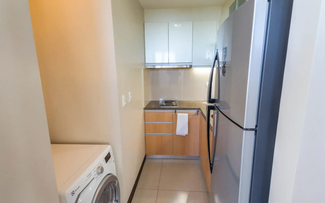 CSuites at 8 Newtown Residences