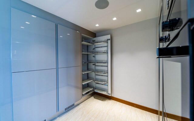 Luxury Mansion On Golf Course - BMG5