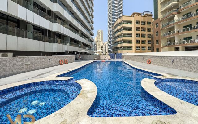 1 Bedroom Apartment with Panoramic Marina Views	