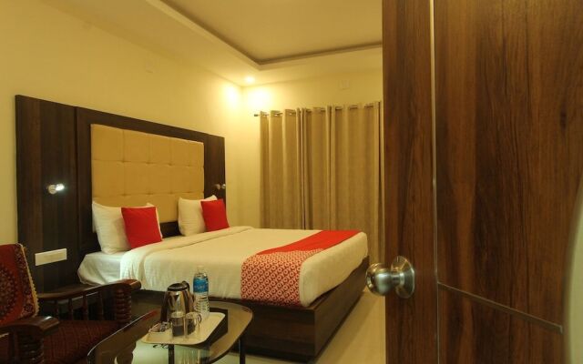 Oyo 26193 Hotel Maple Suites