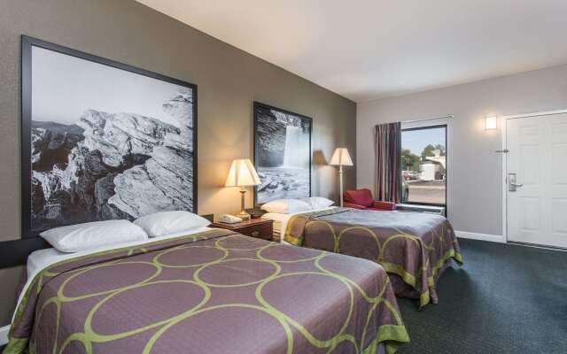 Super 8 by Wyndham Petersburg