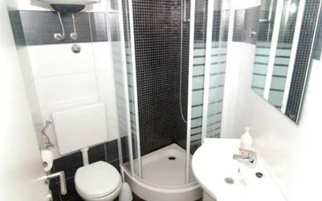 Studio Apartments Emotha