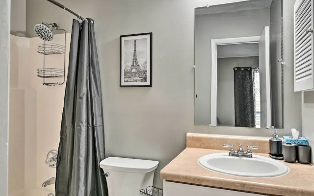 Updated Fayetville Townhome-away-from-home w/ Yard
