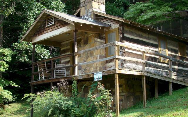 Brevard Inn and Cabins