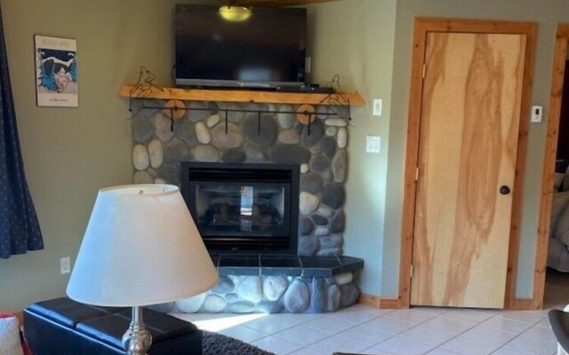 Summit Sunshine Retreat 1 Bedroom Condo by Redawning