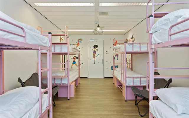 Hostelle - Caters to Women