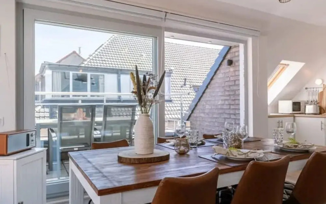 Centrally Located Apartment With Sunny Terrace