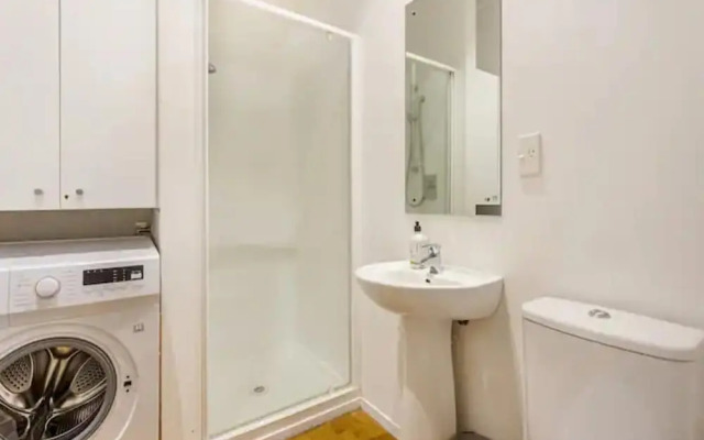 Cosy Queen St 1-Br Apartment