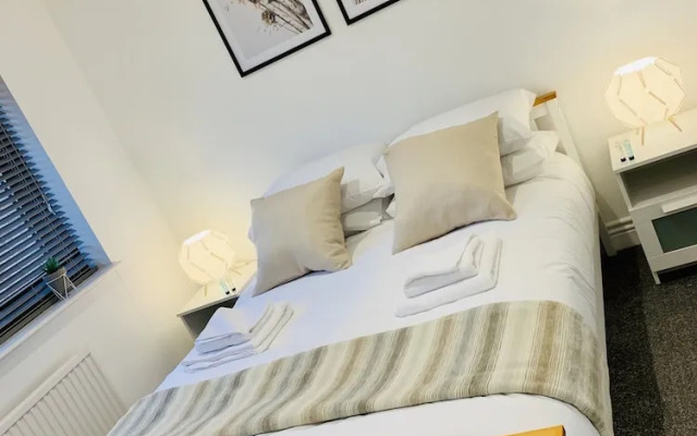 SA Today St Margarets Court Taunton with Fibre Wi-Fi & Netflix