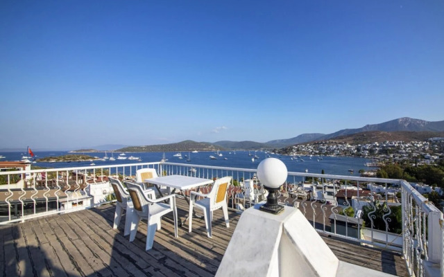 Seaside House With Mesmerizing View in Turkbuku