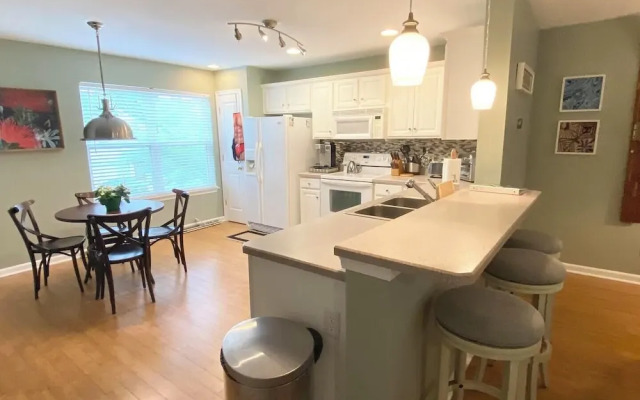 Canal Landing Court 36