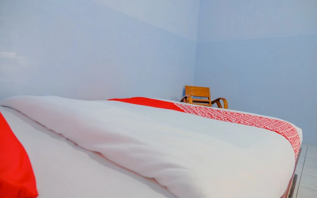 OYO 1976 Omah Kost Family