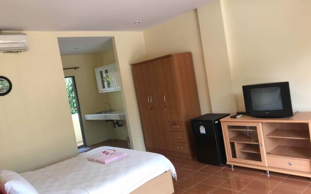 RoomQuest One Bangsaray