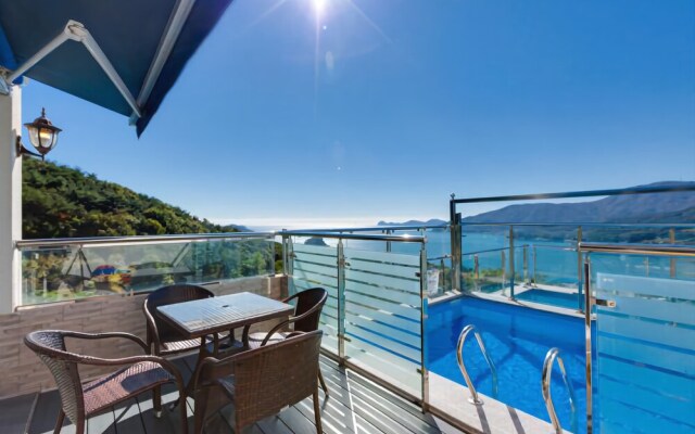 Geoje Mr. Jun Pool Villa