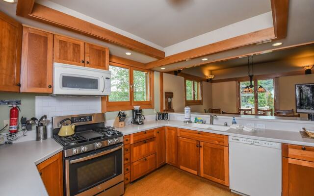 Lake Effect 5 Bedroom House