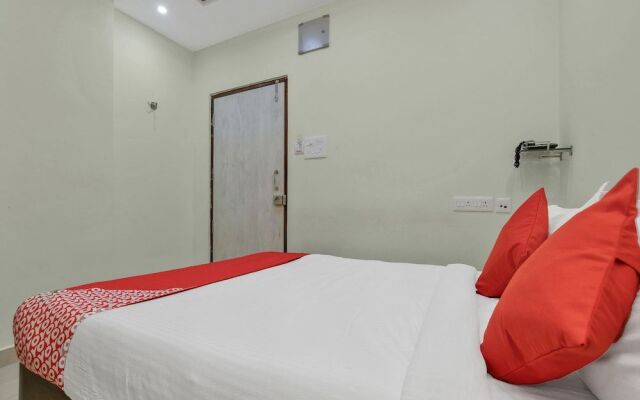 OYO 12181 Hotel Gravity