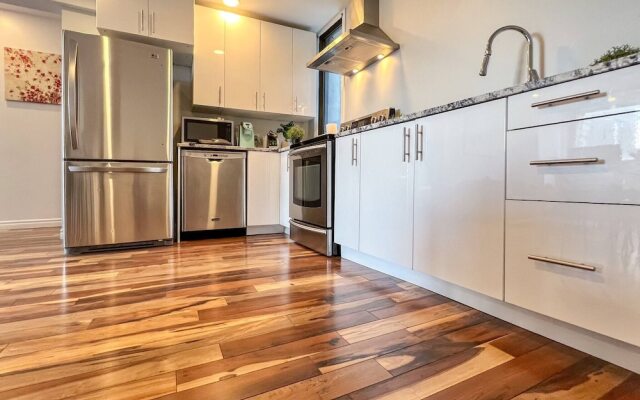 Hip Townhome With Garage Dt Mtl