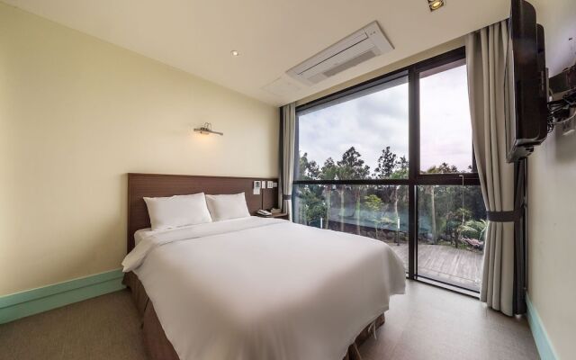 Seogwipo Sunrise Hotel Jungmun