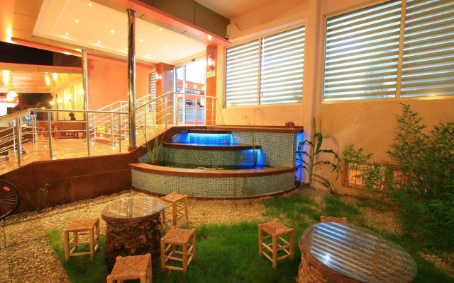 Rosy Hotel
