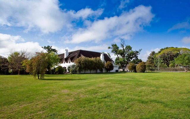 Oakhurst Hotel