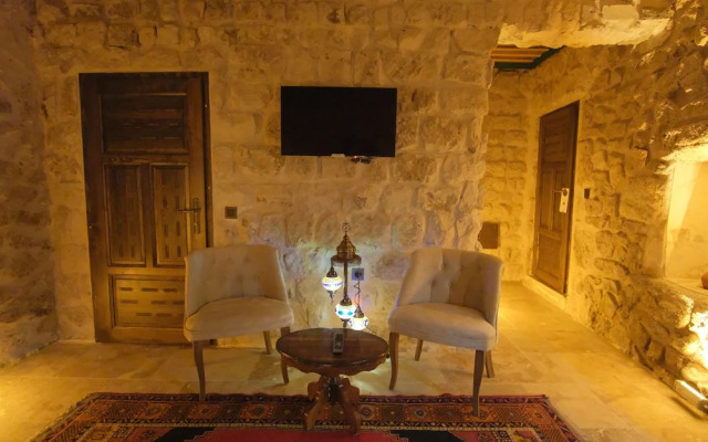 Euphoria Cave House