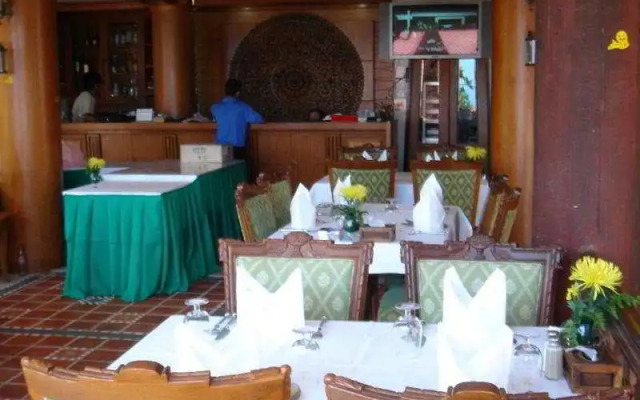 Drop In Club Sunrise Hotel