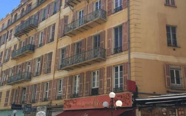 2 Bedrooms Appartement In Central Location on the famous Place Massena Nice