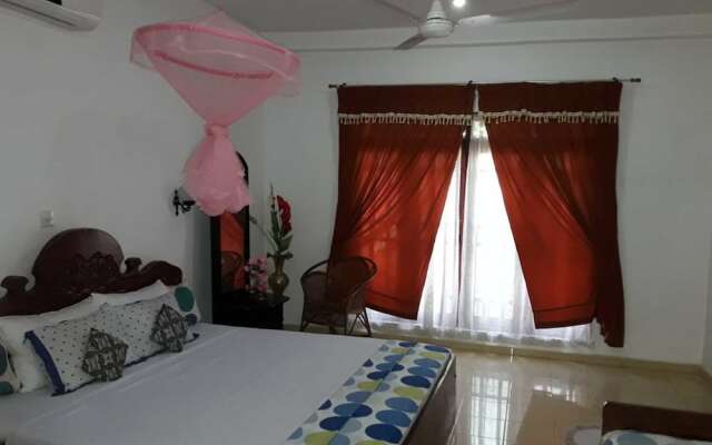 Yoho Sadewa Holiday Inn