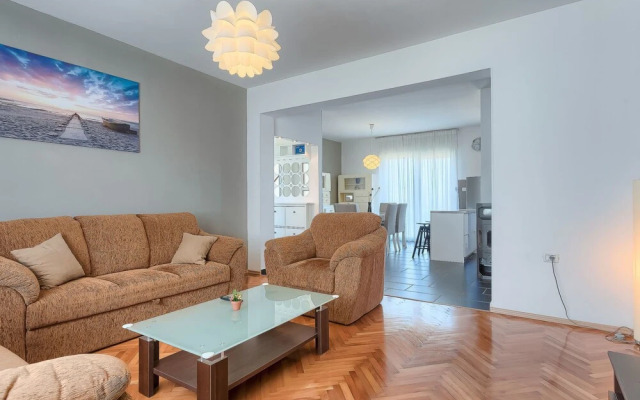 Rovere Pula in Pula With 2 Bedrooms and 1 5 Bathrooms
