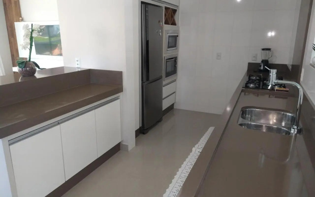 Casa 3 quartos praia de Bombas