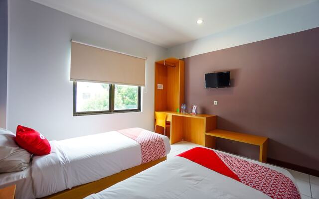 OYO 2515 D'karombasan Hotel