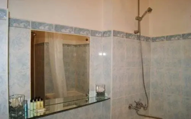 Okhotnichya Berloga U Liteynogo Mosta Apartment — фото